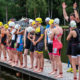 Jugendliche vor dem Start eines Triathlonrennens