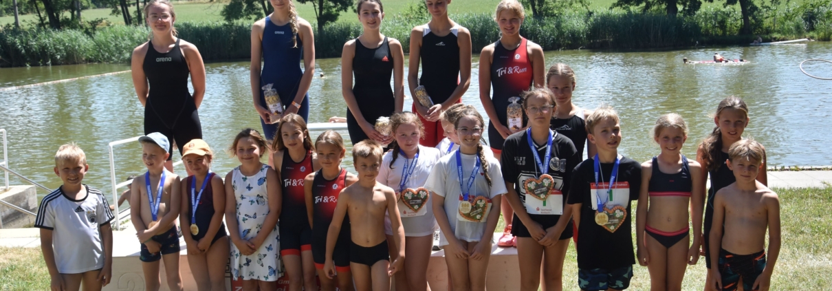 Gruppe von Kindern in Sportkleidung