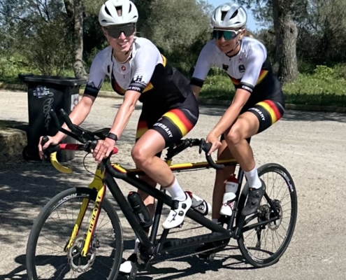 Sportlerinnen auf Tandem