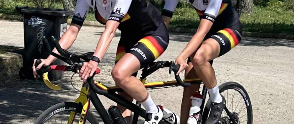 Sportlerinnen auf Tandem