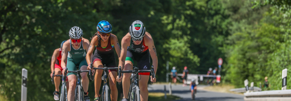 Frauen im Pulk auf dem Rennrad