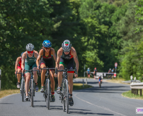 Frauen im Pulk auf dem Rennrad