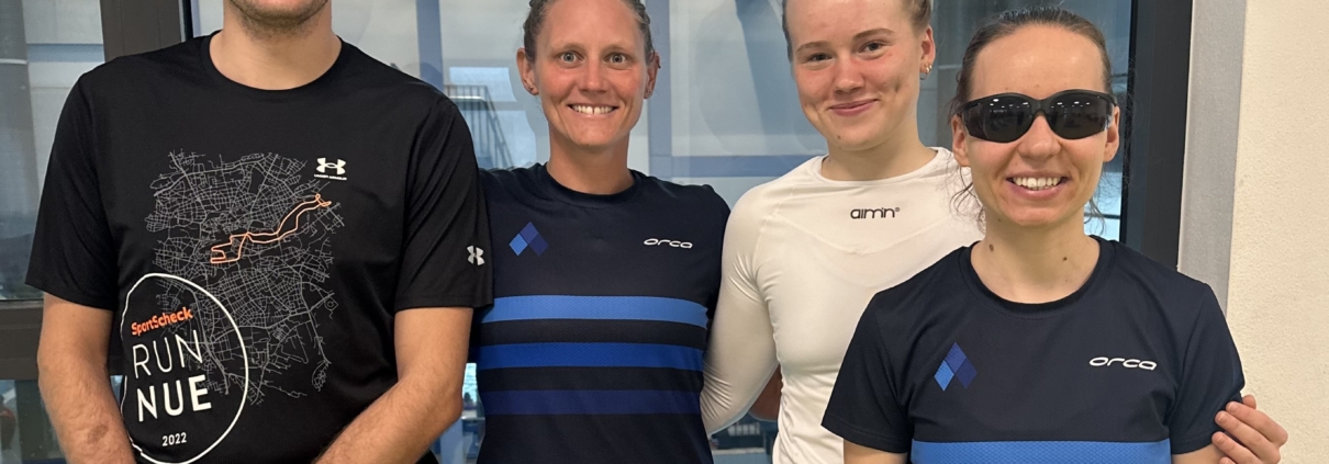 Gruppenbild mit vier Personen