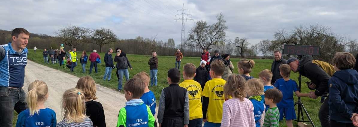 Kinder am Start eines Rennens