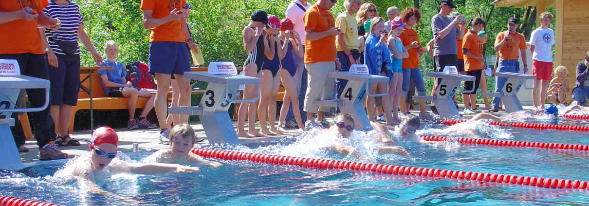 Schwimmbecken mit Menschen