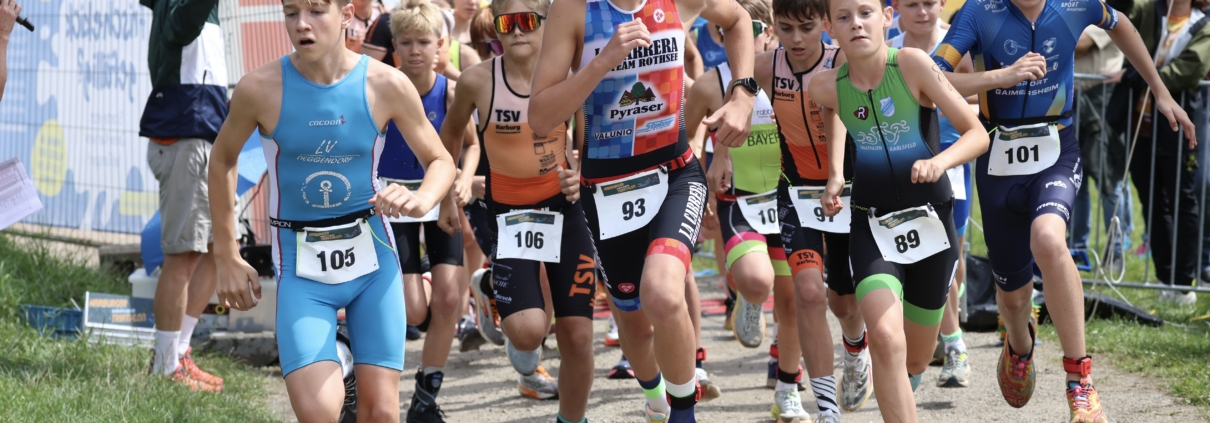 Junge Sportler im Laufwettkampf