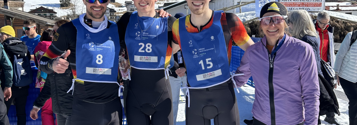 Gruppenfoto mit vier Personen