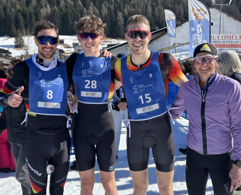 Gruppenfoto mit vier Personen